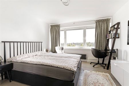 Somerset House, Somerset Road, London, SW19 flat to rent - Photo 3
