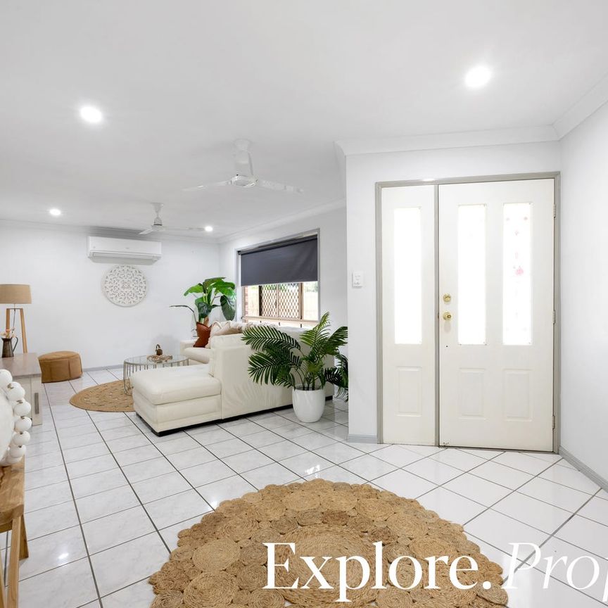 Walking distance to Bucasia Beach! - Photo 1