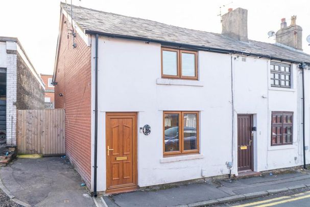 2 bedroom end of terrace house to rent - Photo 1