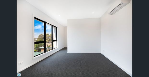 Modern and Spacious 3 Bedroom Townhouse - Photo 1