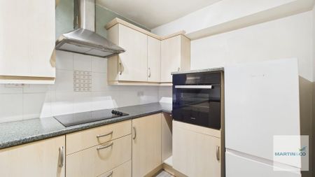 2 bedroom flat to rent - Photo 2