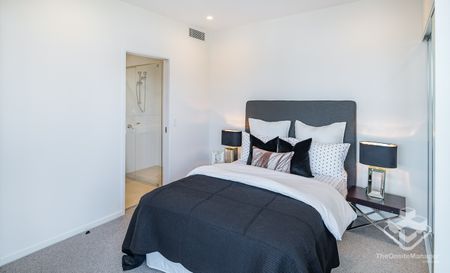 Large 2 Bedroom 2 Bathroom + Study For Rent - Photo 3