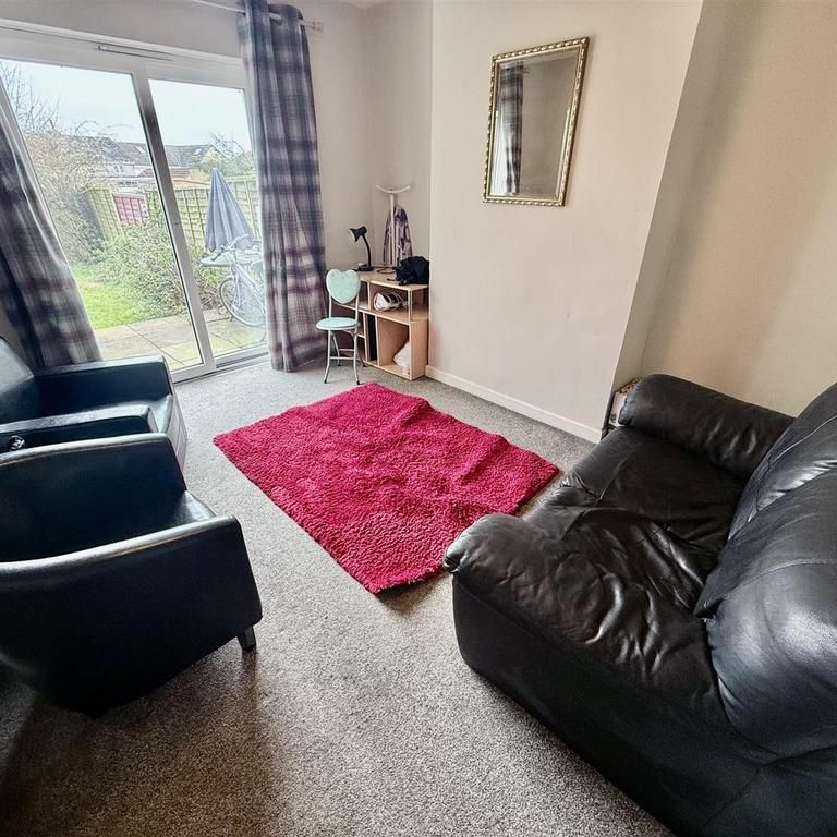 4 bedroom terraced house to rent - Photo 1