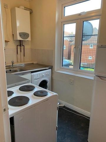 Studio to rent - Photo 3