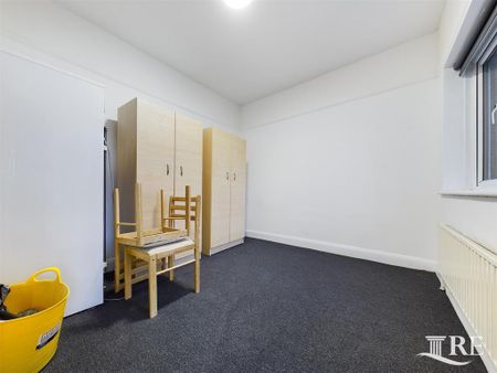 3 bedroom flat to rent - Photo 5