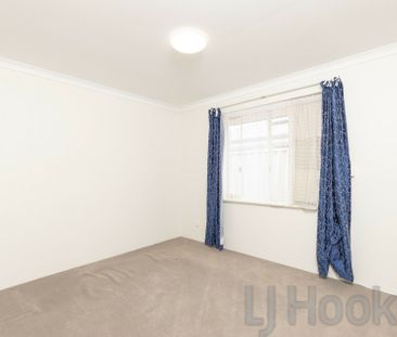 Fabulous Family Home - Plenty of Parking - Workshop - Photo 3