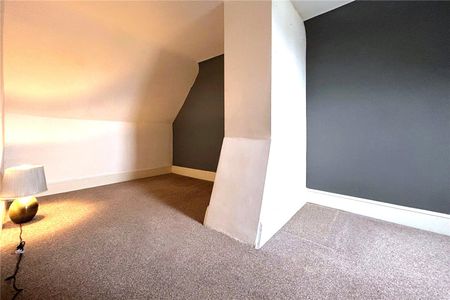 Newnham Road, Hook, Hampshire, RG27 - Photo 4