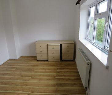 3 bedroom property to rent - Photo 3