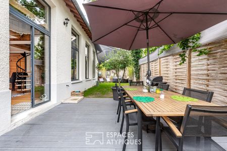 Ecole réhabilitée en maison style loft avec jardin - Photo 2