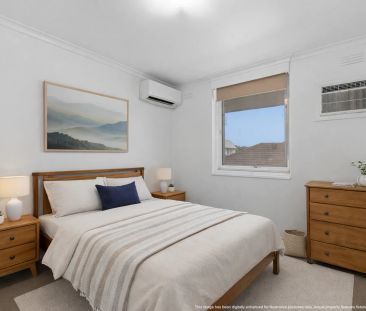 Smart, Low-Maintenance Living in a Prime Carnegie Location - Photo 4