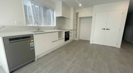 1 Weeks Free Rent! Last of 4 - Brand new! 4 bedroom 2 Bathroom - Photo 2