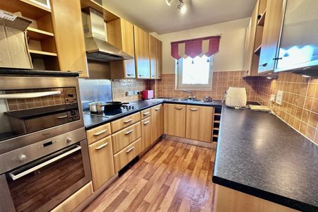 Lakeside Boulevard - Photo 3