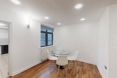 3 bedroom flat to rent - Photo 4