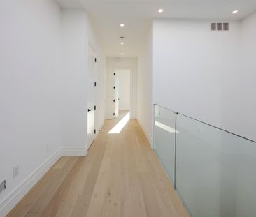 For Lease - 230 Townsgate Drive, Vaughan, Ontario - Photo 2