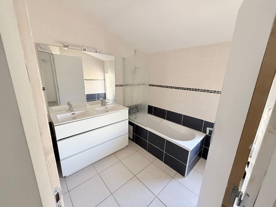 Location Appartement 3 pièces 68m² BEDARIEUX 34600 - Photo 1