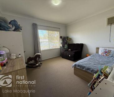 Beautifully Renovated Family Home in Quiet Holmesville Street - Photo 3