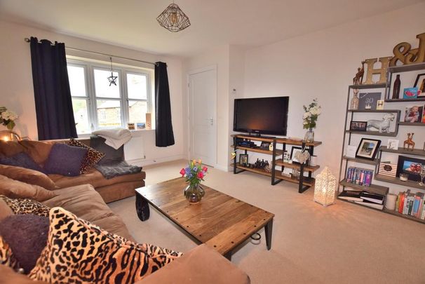 3 bedroom semi-detached house to rent - Photo 1