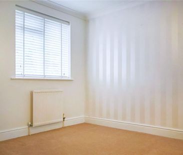 3 bedroom end of terrace house to rent - Photo 2