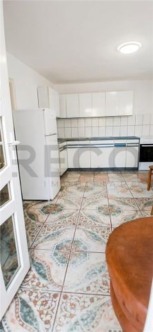 RECO Apartament de inchiriat la curte comuna in Oradea, str Cuza Voda - Photo 3