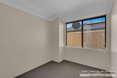 Spacious 3 bedroom 2 bathroom home - Photo 2