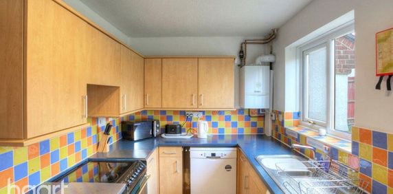 1 bedroom in a house share to rent - Photo 2