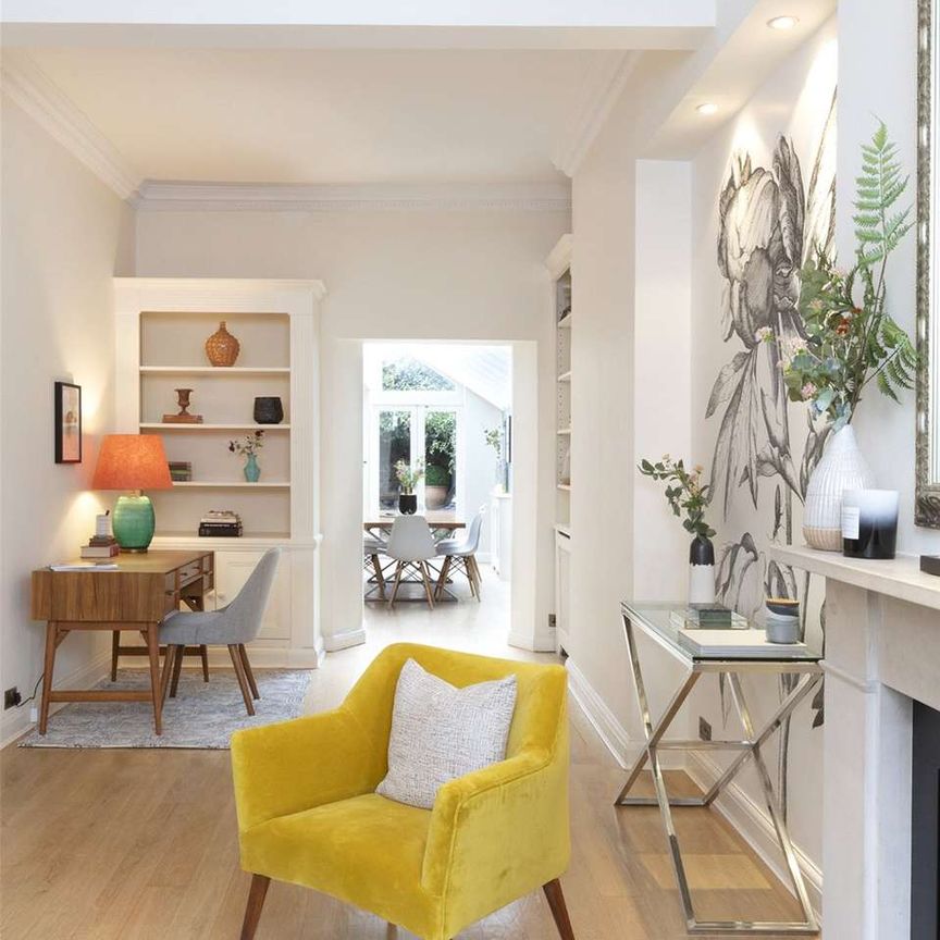 Stunning four bedroom family house situated off the Fulham Road. - Photo 1
