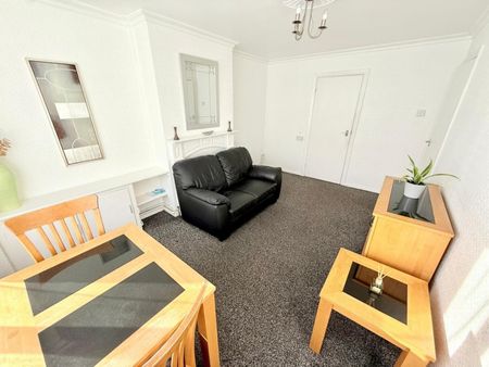 1 bedroom Flat To Let - Photo 2