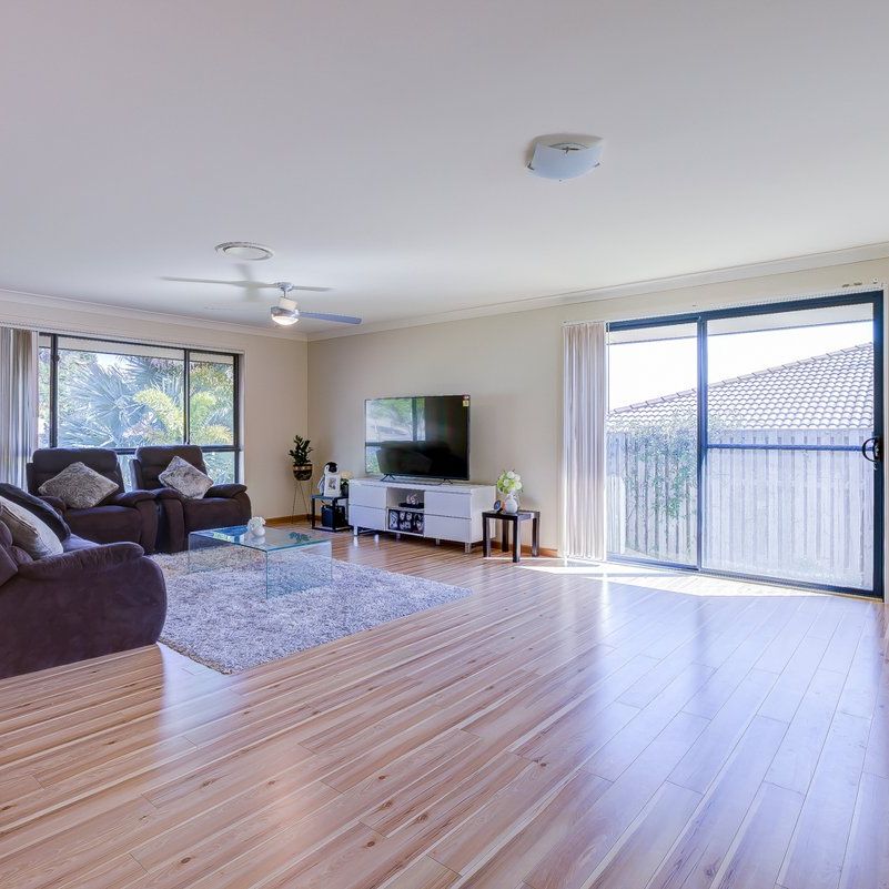 FAMILY HOME WITH POOL AND HINTERLAND VIEWS - Break Lease - Photo 1