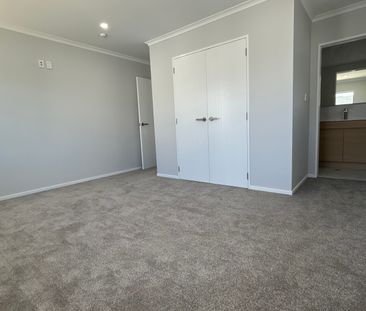 Modern Family Home in Fantastic School Zone - Photo 2