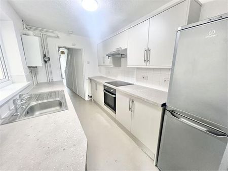 3 bedroom terraced house to rent - Photo 5