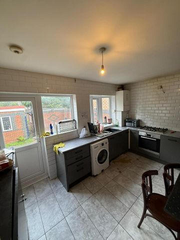 1 bedroom in a house share to rent - Photo 5