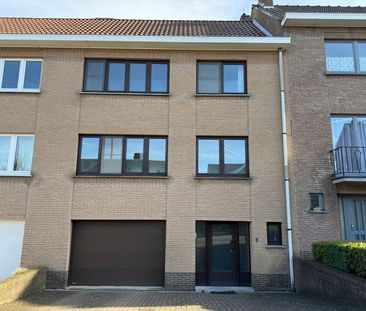 Bel-etage woning met 3 slaapkamers, garage en ruime tuin - Photo 1