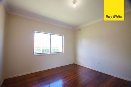 WELL PRESENTED FOUR BEDROOM FAMILY HOME - Photo 4