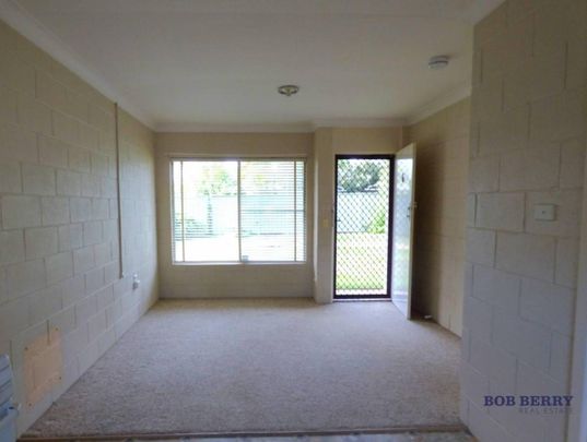 Central Location, Short Walk to Tamworth St Shops - Photo 1