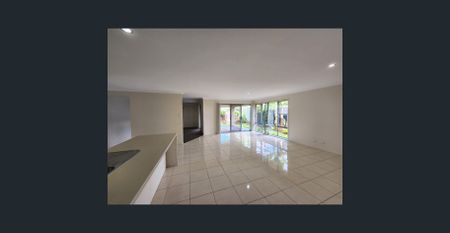 SPACIOUS 4 BEDROOM FAMILY HOME WITH OPEN KITCHEN LIVING DINING WITH SEPARATE CARPETED FAMILY ROOM. VERY GOOD SIZE BEDROOMS. 5 MINUTES TO THE HIGHWAY. - Photo 2