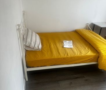 Room in a Shared House, Prospect Vale, SE18 - Photo 3