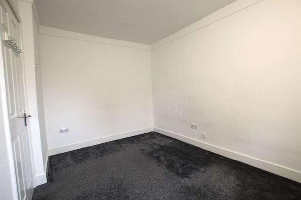 Yew Lane, Sheffield, S5 - Photo 1