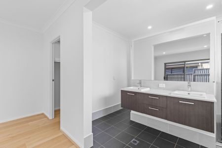 Modern family living in a premium leppington location! - Photo 5