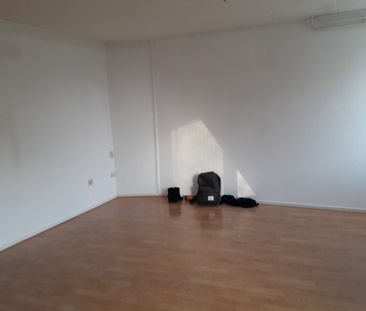 TE HUUR: op zéér mooie locatie aan de singel gelegen licht 2 kamer ... - Foto 2