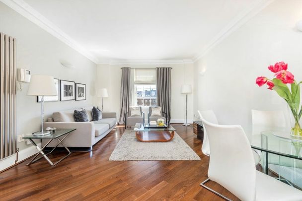 Carlyle Court - Photo 1