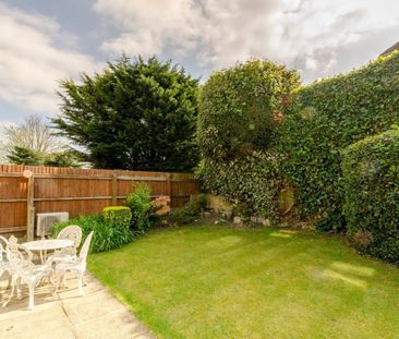 2 Bed Semi-Detached House, Highfield Road, NW11 - Photo 2