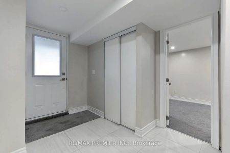 Detached Home For Lease | N9253934 - Photo 3