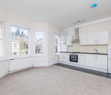 3 bedroom flat to rent - Photo 4
