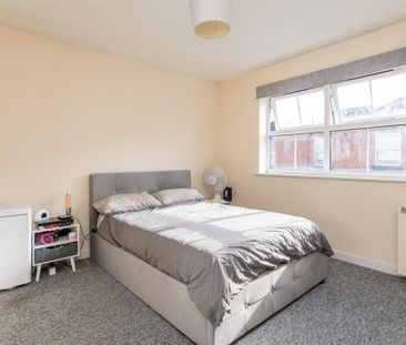 1 bed Apartment To Let - Photo 4
