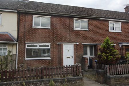 3 Bedroom Mid Terraced House - Photo 2