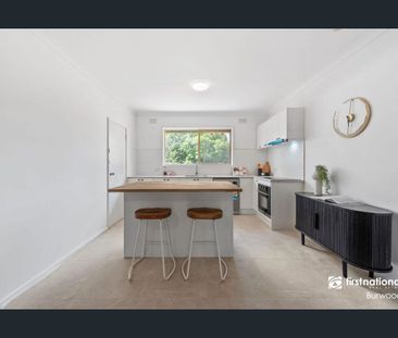 Beautifully Renovated Family Home in Prime Forest Hill Location - Photo 6
