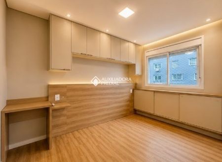 Apartamento com 2 quartos e 61m² para alugar em Jardim Sabará, Porto Alegre. - Photo 2