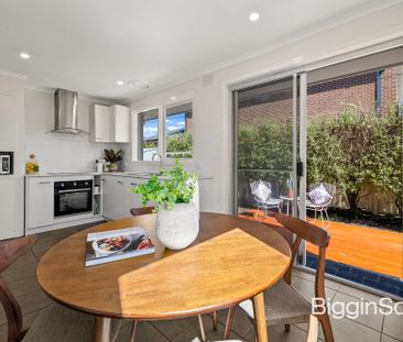 LOW MAINTENANCE LIVING! - Photo 2