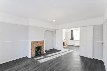 3 bedroom semi-detached house to rent - Photo 4