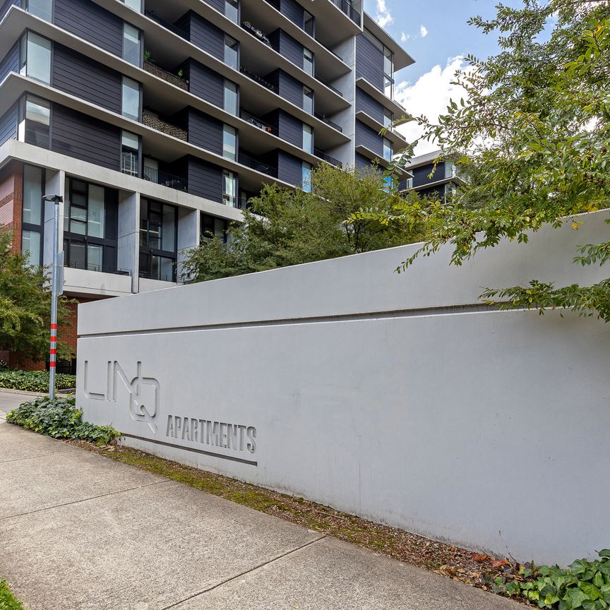 Contemporary 2 bedroom apartment with expansive outdoor living - Photo 1